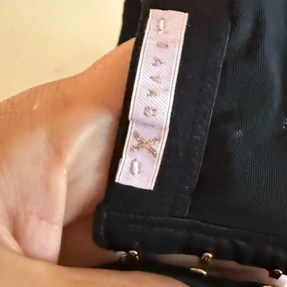 Savage X Fenty Cold-Hearted Snake Lace
Unlined Demi Bra - 44DDD - Picture 5 of 5